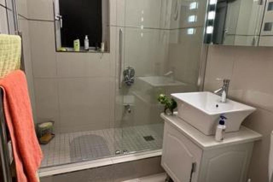 2 Bedroom Apartment / Flat to Rent in Sea Point-11