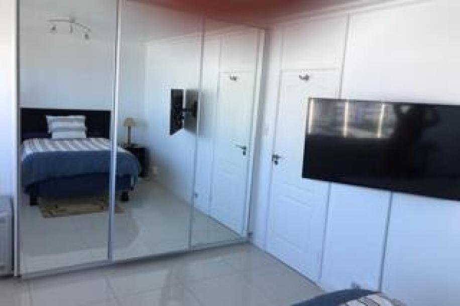 2 Bedroom Apartment / Flat to Rent in Sea Point-4