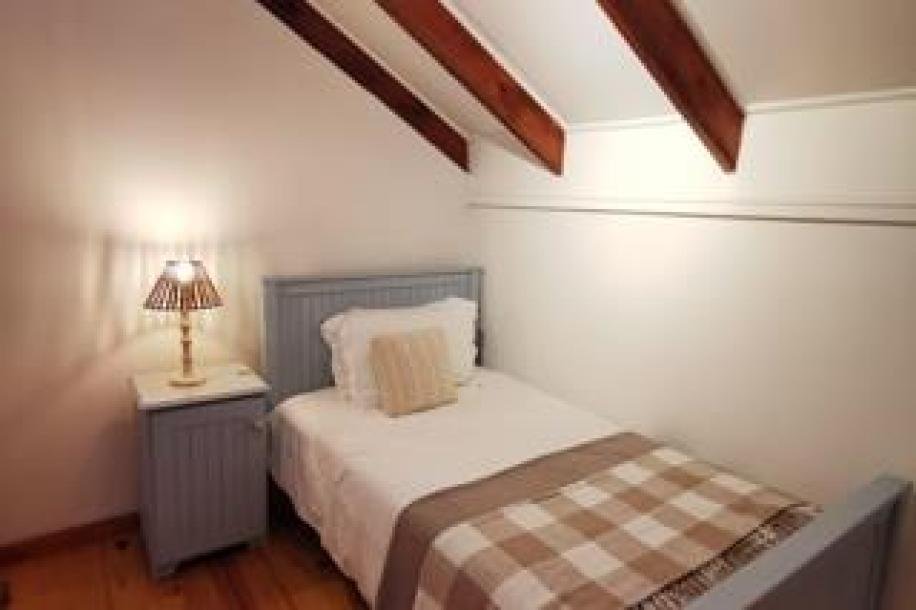 2 Bedroom Apartment / Flat to Rent in Constantia Heights-11