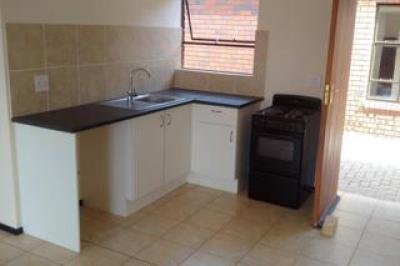 2 Bedroom Townhouse to Rent in Protea Glen