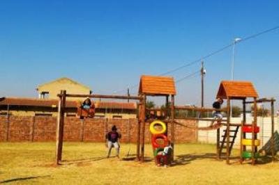 2 Bedroom Townhouse to Rent in Protea Glen