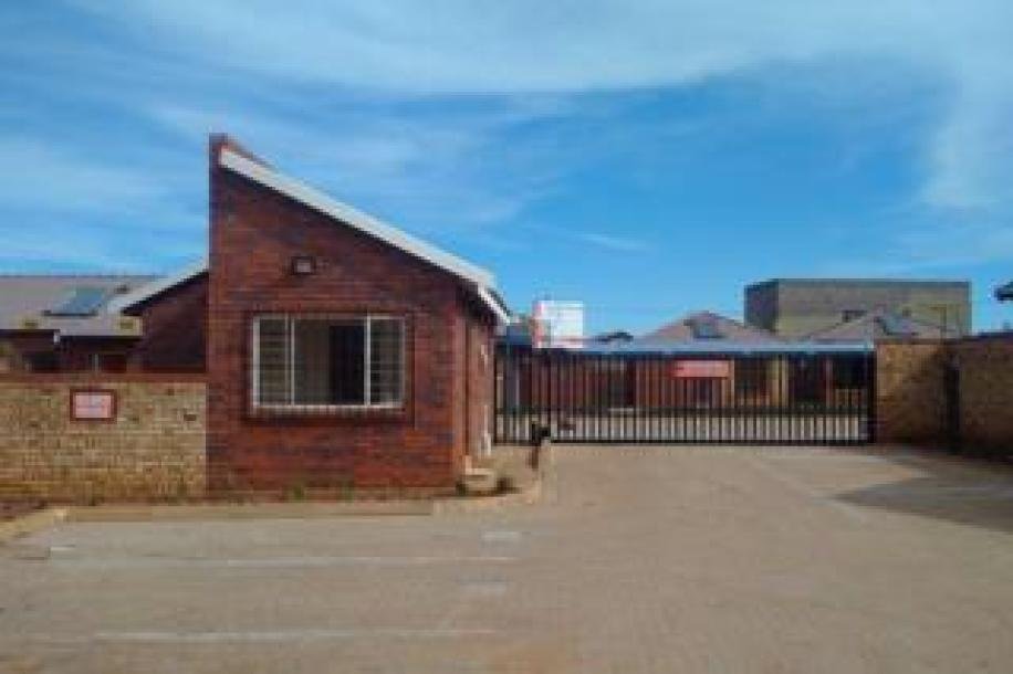 2 Bedroom Townhouse to Rent in Protea Glen-3