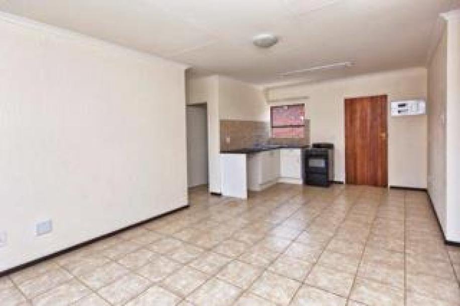 2 Bedroom Townhouse to Rent in Protea Glen-4