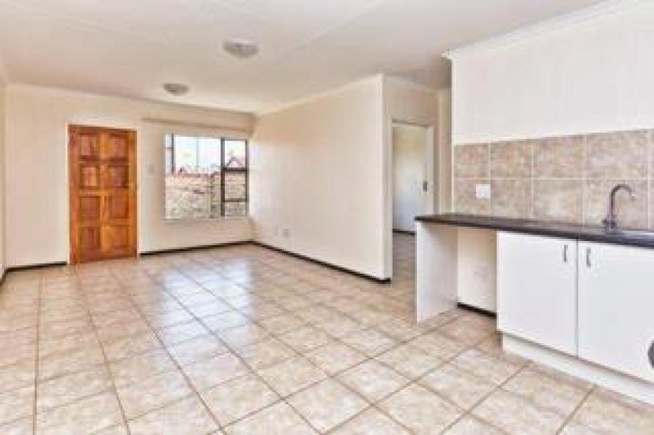 2 Bedroom Townhouse to Rent in Protea Glen-5