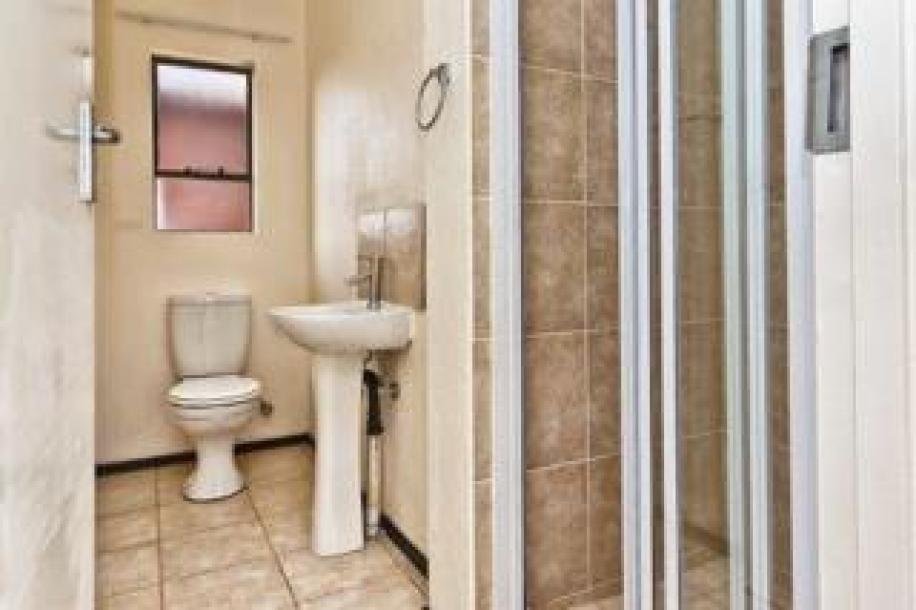 2 Bedroom Townhouse to Rent in Protea Glen-7