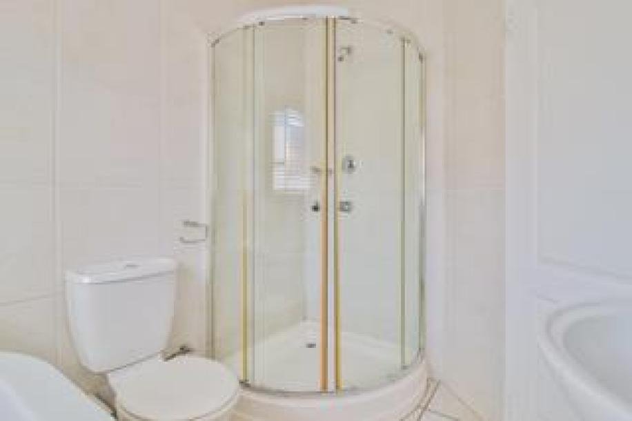 2 Bedroom Apartment / Flat to Rent in Glenvista-10