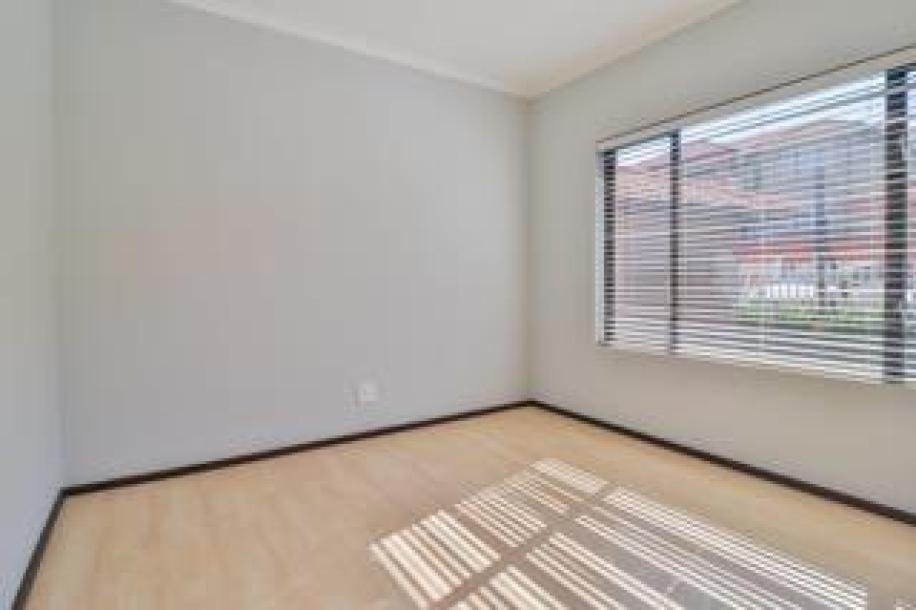 2 Bedroom Apartment / Flat to Rent in Glenvista-13