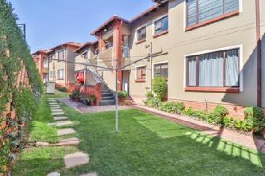 2 Bedroom Apartment / Flat to Rent in Glenvista-19