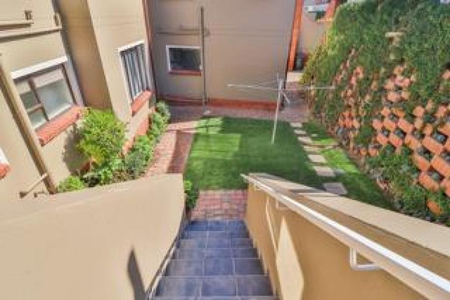 2 Bedroom Apartment / Flat to Rent in Glenvista-20