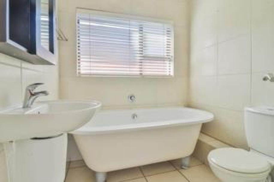 2 Bedroom Apartment / Flat to Rent in Glenvista-9