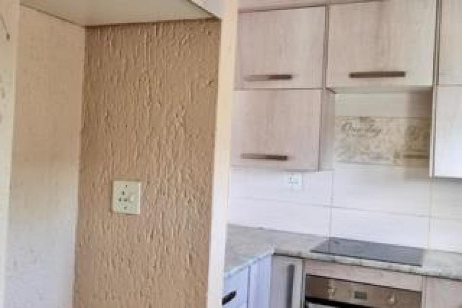 2 Bedroom Townhouse to Rent in Winchester Hills-3