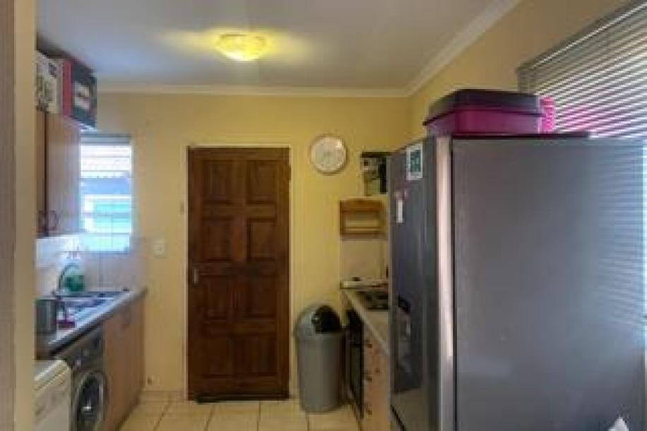 2 Bedroom House to Rent in Alveda-2