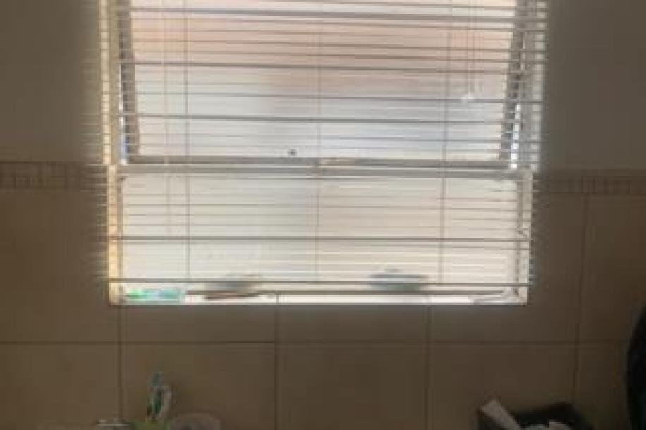 2 Bedroom House to Rent in Alveda-5