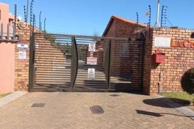 3 Bedroom Townhouse for Sale in Ridgeway