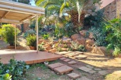 3 Bedroom Townhouse for Sale in Ridgeway