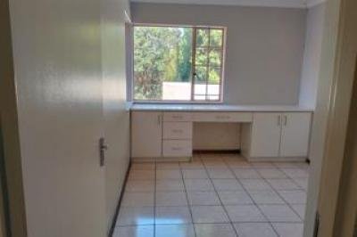 3 Bedroom Townhouse for Sale in Ridgeway