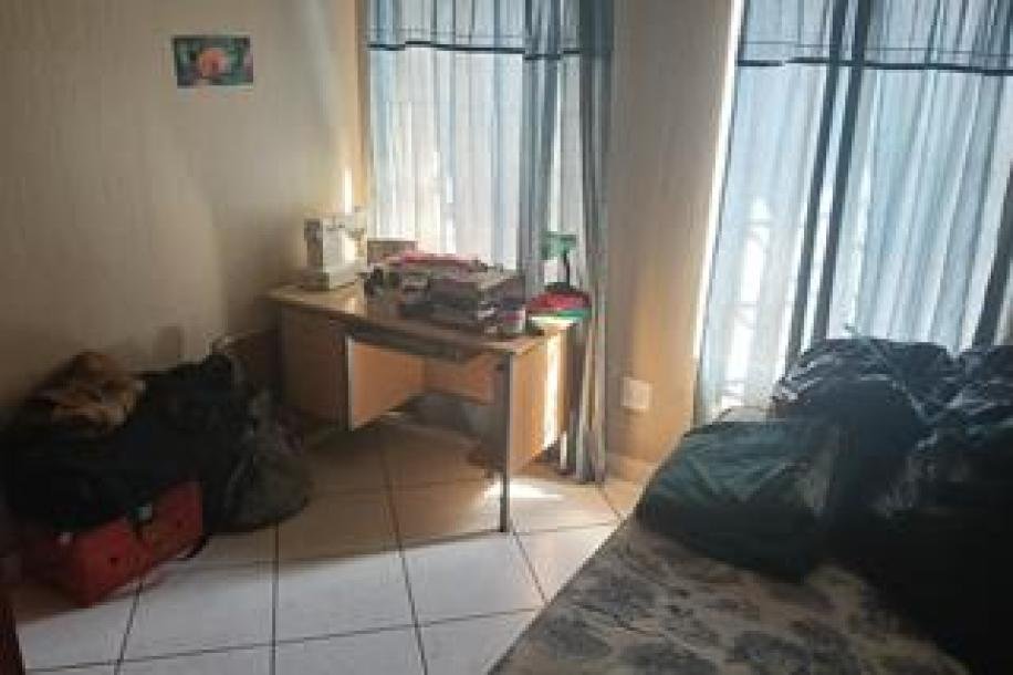 3 Bedroom House to Rent in Model Park-9