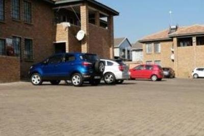 3 Bedroom Apartment / Flat to Rent in Die Heuwel-3