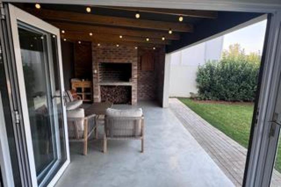 4 Bedroom House for Sale in Erasmus Park-10