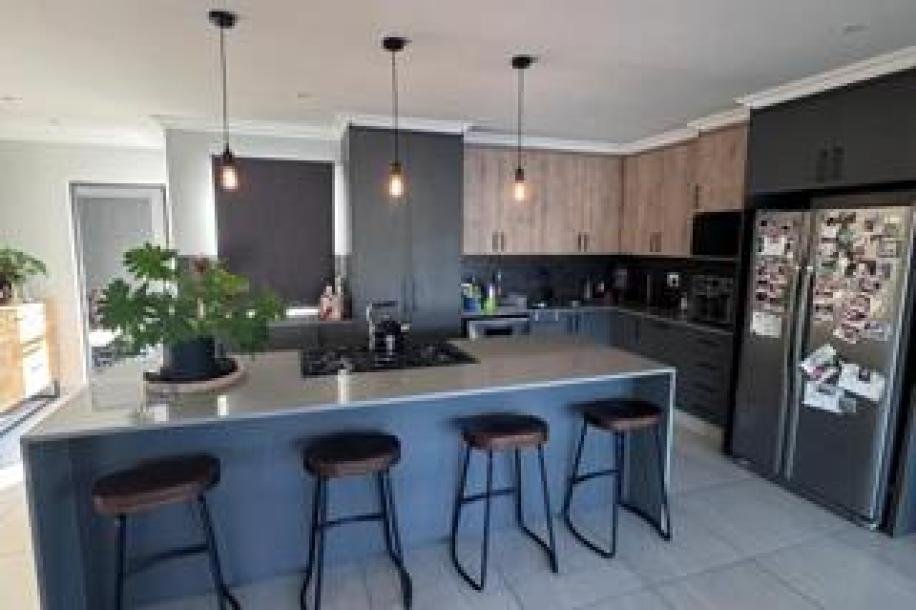 4 Bedroom House for Sale in Erasmus Park-8