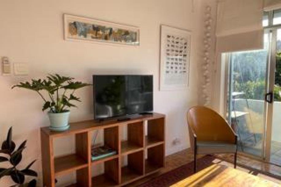 1 Bedroom Apartment / Flat to Rent in Gardens-3