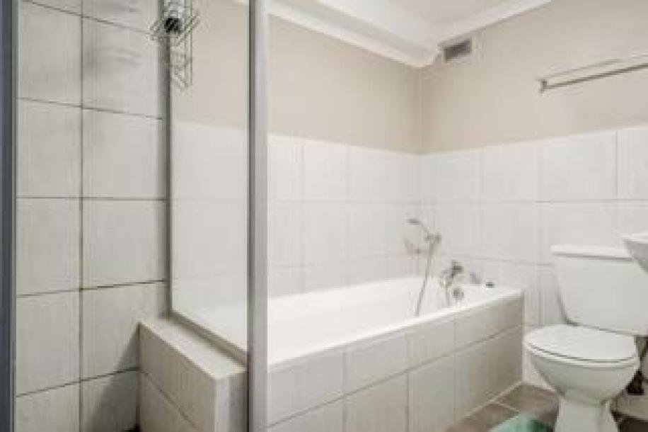 2 Bedroom Apartment / Flat to Rent in Gardens-17