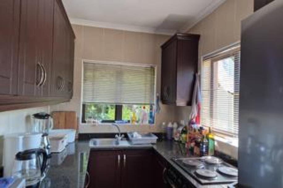 2 Bedroom Apartment / Flat to Rent in Westville-14