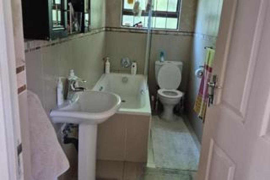 2 Bedroom Apartment / Flat to Rent in Westville-15
