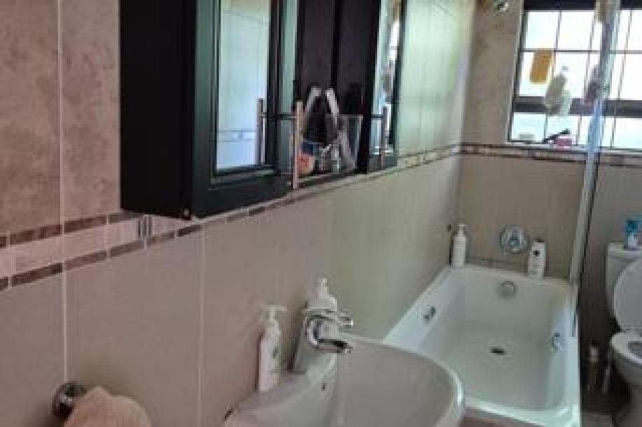 2 Bedroom Apartment / Flat to Rent in Westville-16