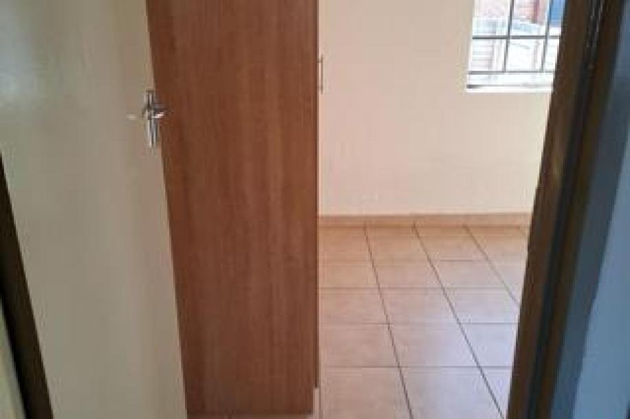 2 Bedroom Apartment / Flat to Rent in Kibler Park-6