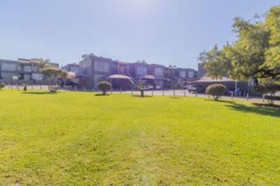 3 Bedroom Townhouse for Sale in Mulbarton-1