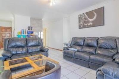 3 Bedroom Townhouse for Sale in Mulbarton