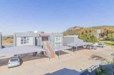 3 Bedroom Townhouse for Sale in Mulbarton