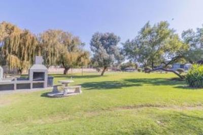 3 Bedroom Townhouse for Sale in Mulbarton