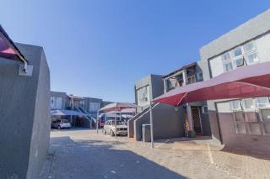 3 Bedroom Townhouse for Sale in Mulbarton-3