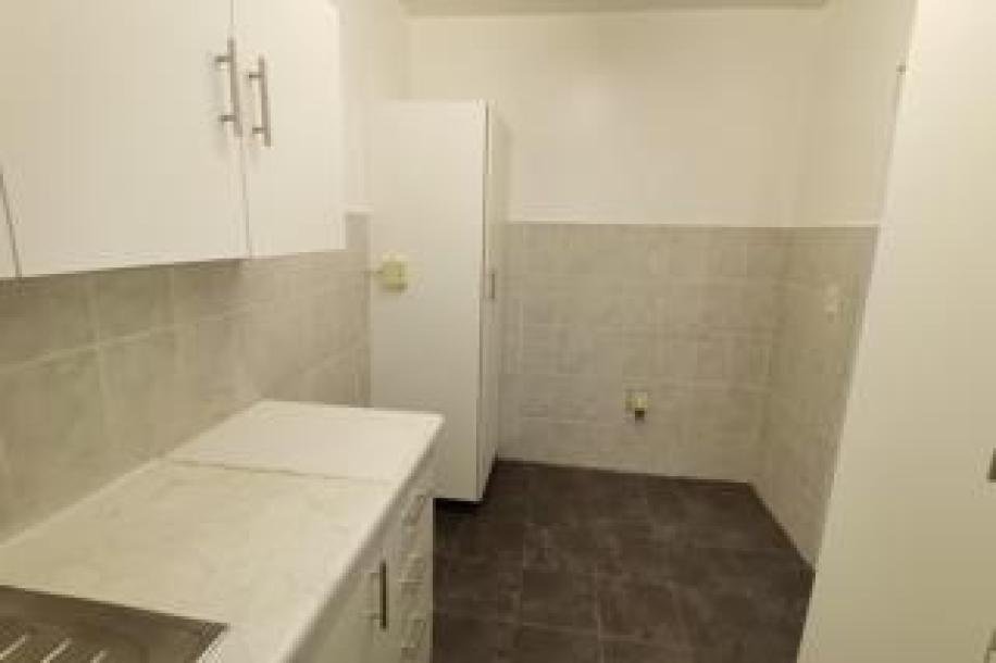 2 Bedroom Apartment / Flat for Sale in Humewood-12