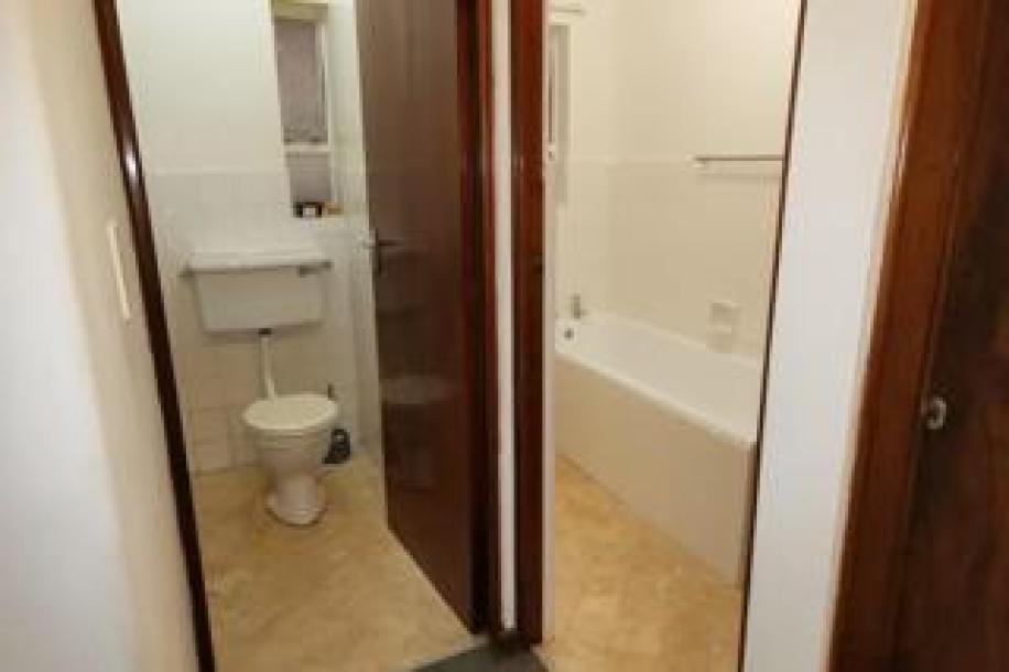 2 Bedroom Apartment / Flat for Sale in Humewood-15