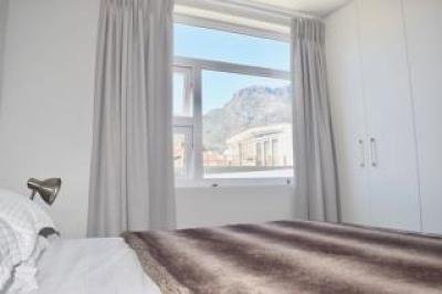 2 Bedroom Apartment / Flat to Rent in Gardens-18