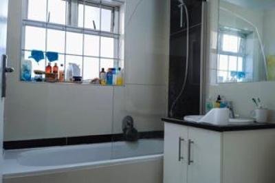 1 Bedroom Apartment / Flat to Rent in Tamboerskloof-15