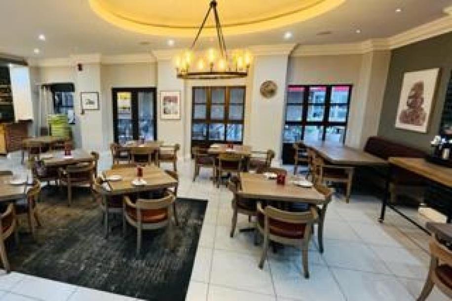 0.5 Bedroom Apartment / Flat to Rent in Cape Town City Centre-3