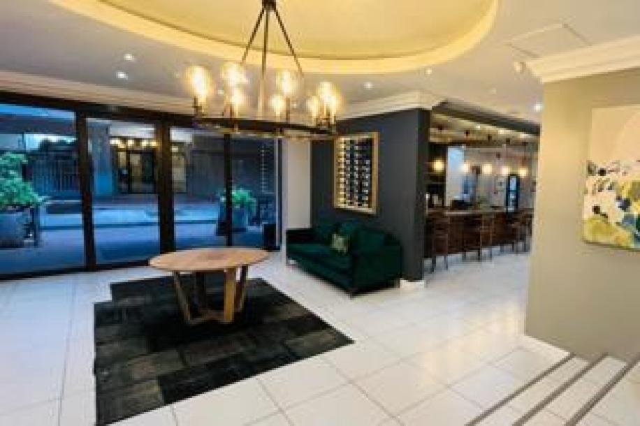 0.5 Bedroom Apartment / Flat to Rent in Cape Town City Centre-5