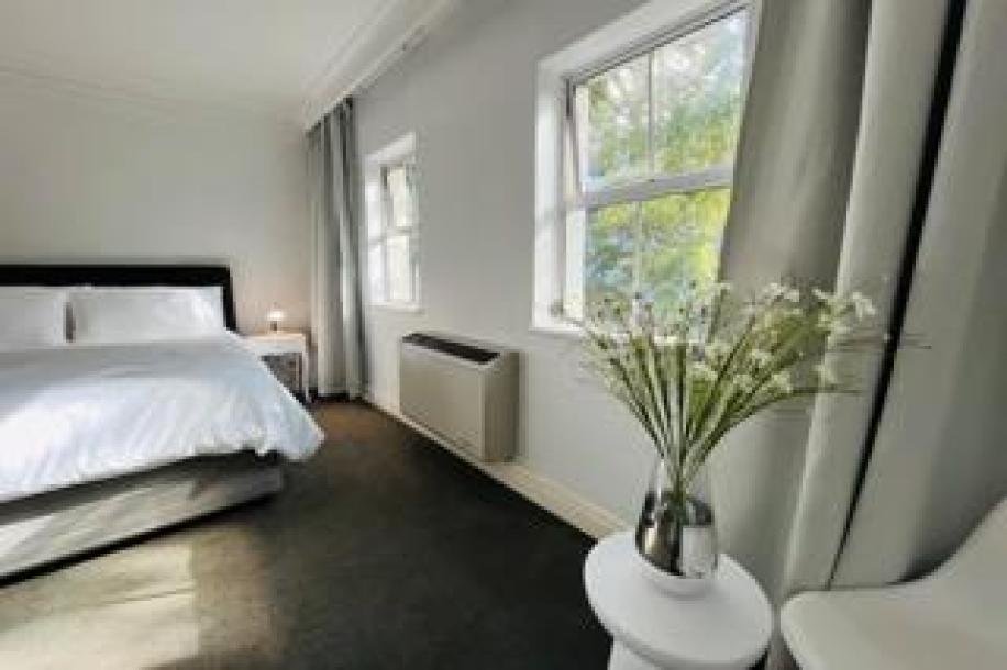 0.5 Bedroom Apartment / Flat to Rent in Cape Town City Centre-6