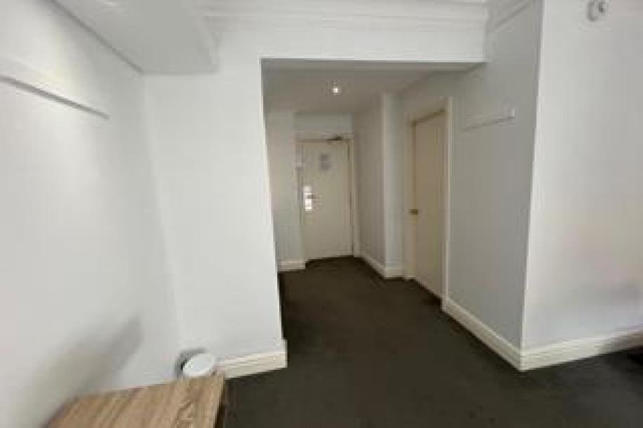 0.5 Bedroom Apartment / Flat to Rent in Cape Town City Centre-9