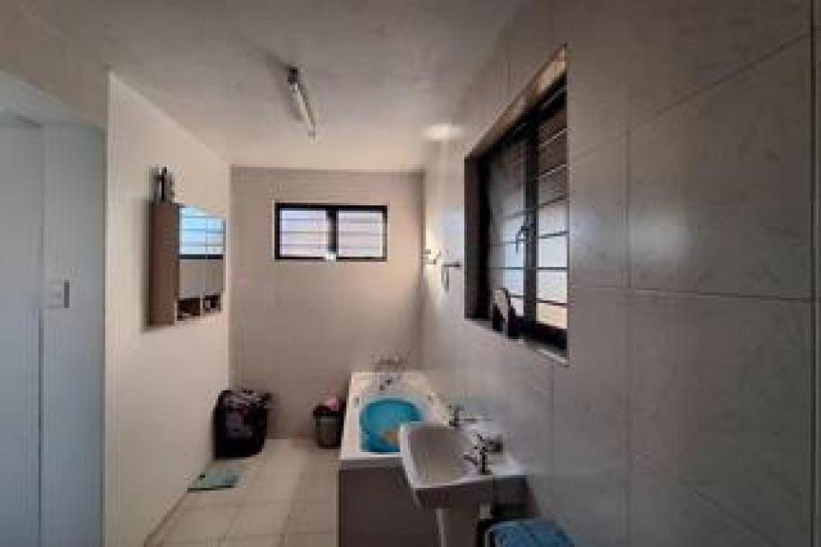 3 Bedroom House to Rent in Bluff-12