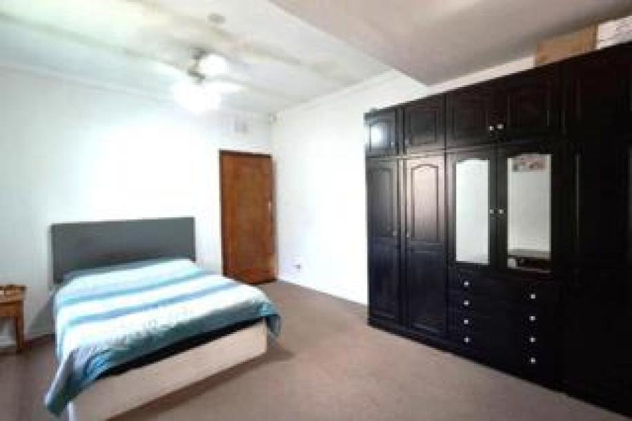 3 Bedroom House to Rent in Bluff-13