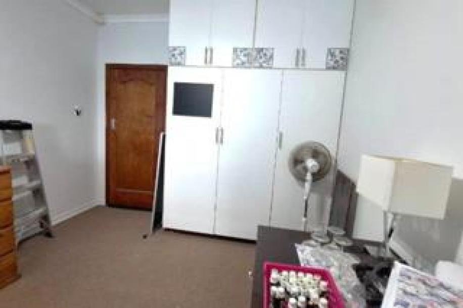 3 Bedroom House to Rent in Bluff-14