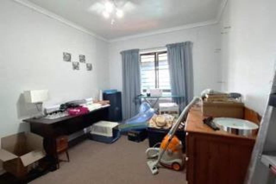 3 Bedroom House to Rent in Bluff-15