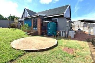 3 Bedroom House to Rent in Bluff