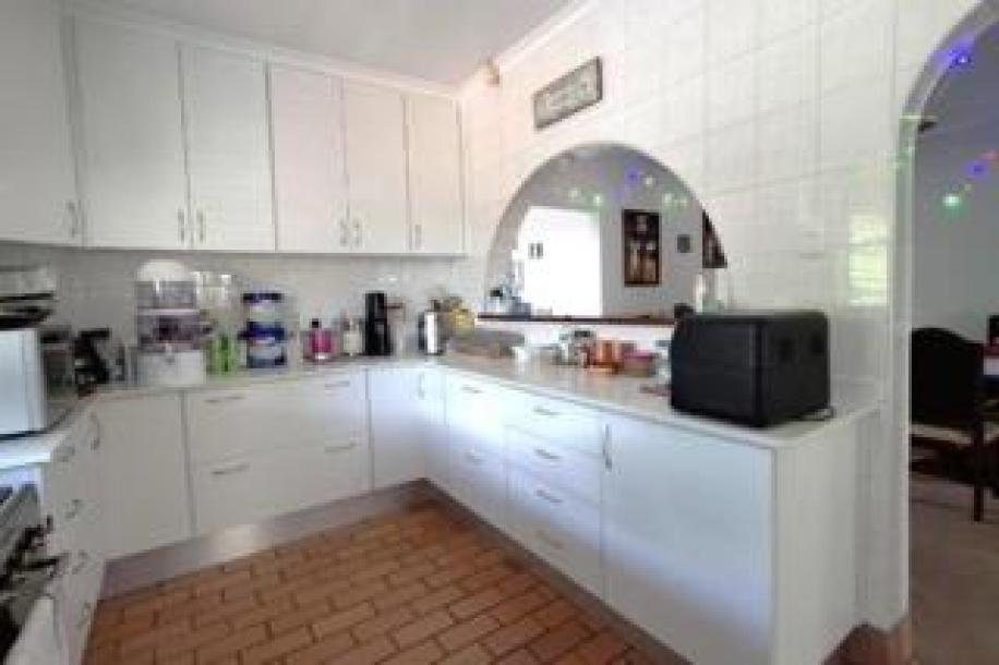 3 Bedroom House to Rent in Bluff-4