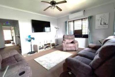 3 Bedroom House to Rent in Bluff